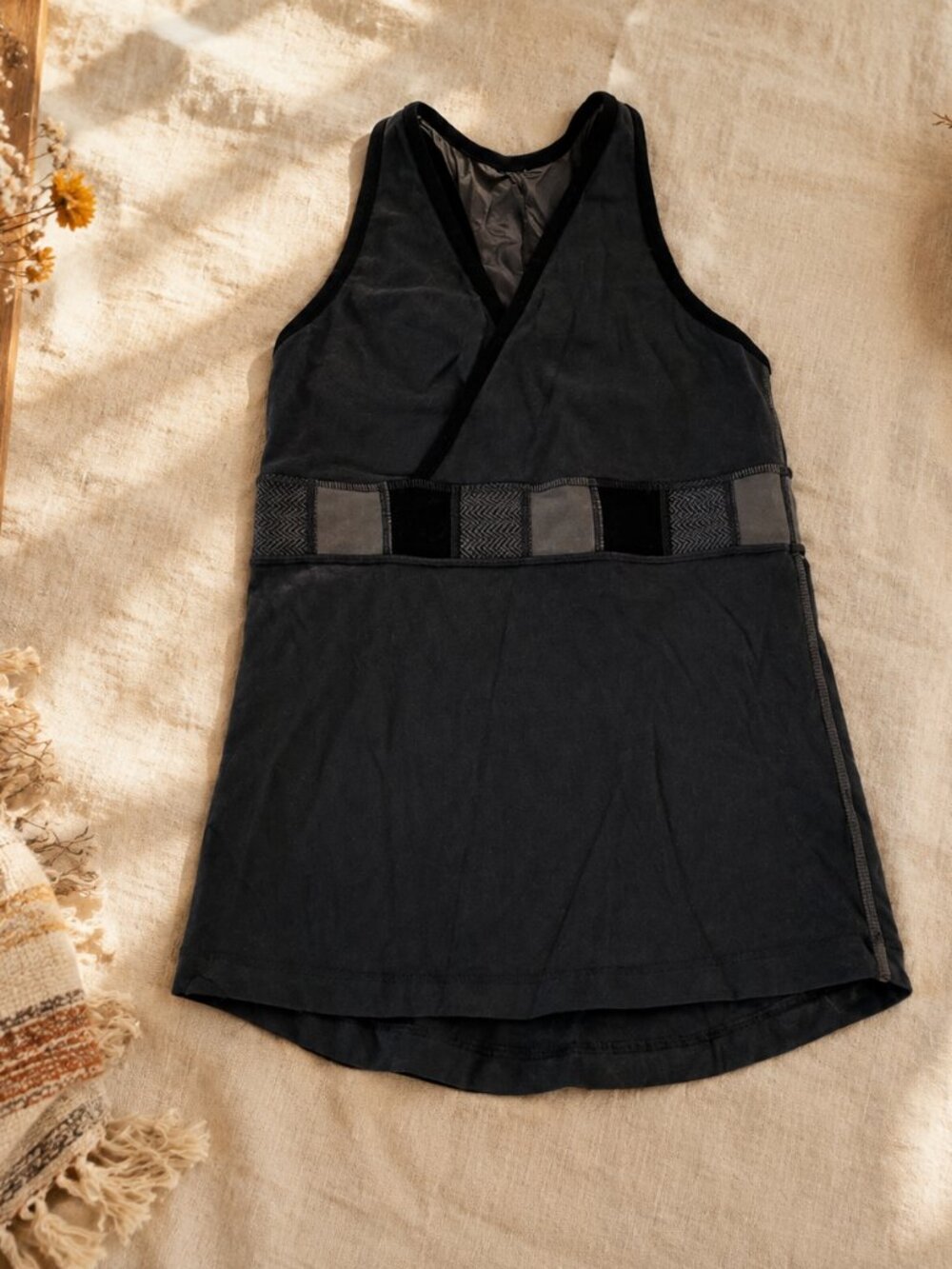 LULULEMON V-Neck Tank Racerback — Size Small
